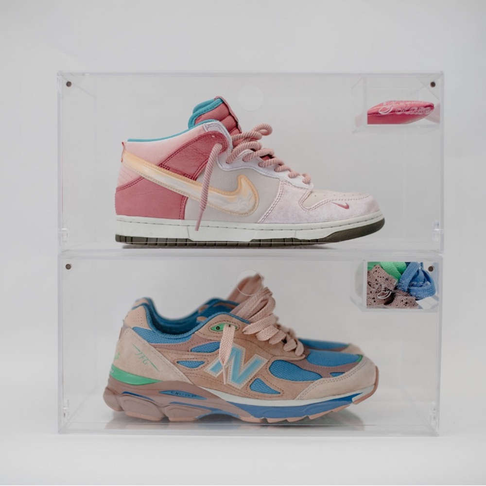 Showcase your sneakers with a flare!